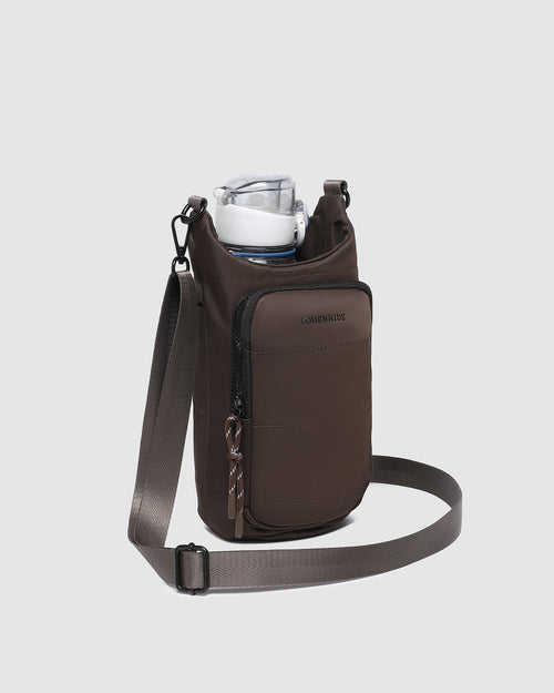 The Louenhide Miami Water Bottle Bag is a sleek, hands-free essential for an active, on-the-go lifestyle. With its slim, modern silhouette, this nylon water bottle crossbody bag is designed for effortless movement while keeping your water bottle secure and within reach (yes, it will even fit a 1L Frank Green!). Not just for hydration, the Miami features a convenient compartment to secure your phone and keys – so you’re ready to tackle the day without the bulk. Whether you’re heading out for a morning walk, 