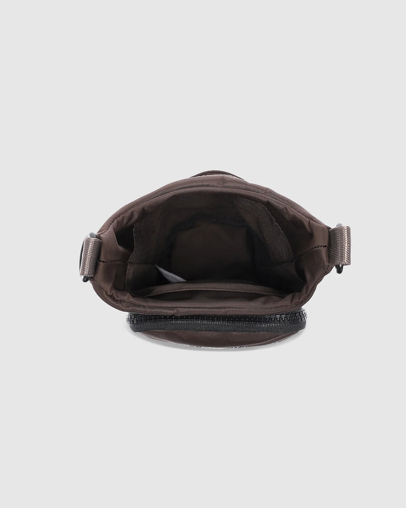 The Louenhide Miami Water Bottle Bag is a sleek, hands-free essential for an active, on-the-go lifestyle. With its slim, modern silhouette, this nylon water bottle crossbody bag is designed for effortless movement while keeping your water bottle secure and within reach (yes, it will even fit a 1L Frank Green!). Not just for hydration, the Miami features a convenient compartment to secure your phone and keys – so you’re ready to tackle the day without the bulk. Whether you’re heading out for a morning walk, 