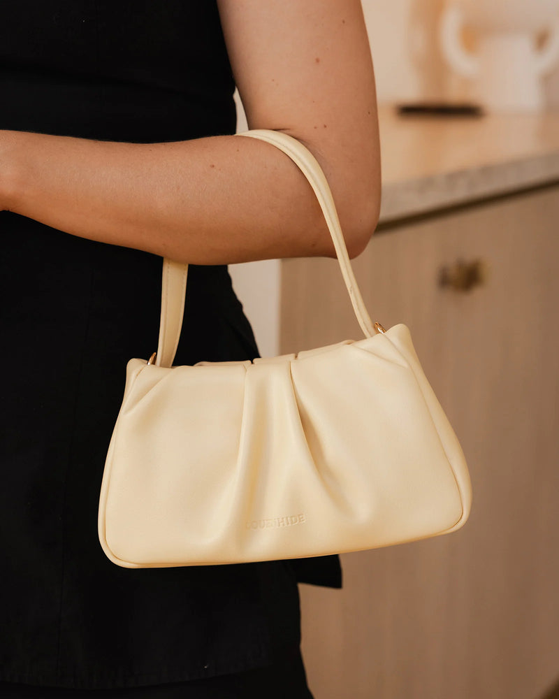Internal Lining	Polyester Recycled Beige and White Stripe Logo 100% Lining
Handle Height	15-20cm
Shoulder Strap	Detachable 109.5cm Chain Strap
Closure	Magnetic Clasp
Body Material	Polyurethane Vegan Leather 100%
Hardware	Light Gold
Dimensions	W23.5 x H12 x D7cm
Weight	0.28kg