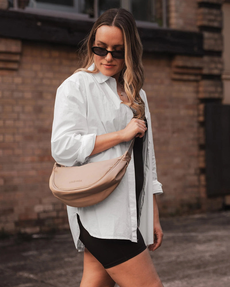 Internal Features	2 Slip Pockets
Internal Lining	Polyester Recycled Black and White Stripe 100% Lining
Guitar Strap	Adjustable and Non-Detachable 34-65cm Logo Guitar Strap
Closure	Secure Zip
Body Material	Nylon 100%
Hardware	Light Gold
Dimensions	W29 x H15.5 x D10cm
Weight	0.3kg