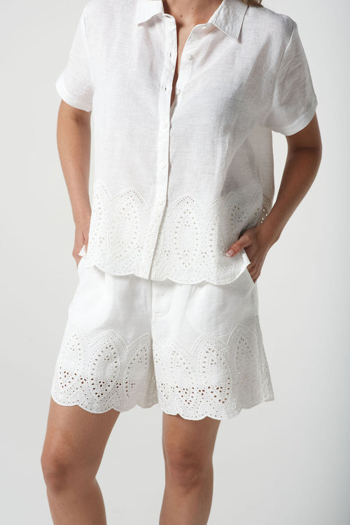 mbroidered hem
mbroidered hem

100% Linen

Shirtmaker

Top pocket

Short sleeve
100% Linen

Side pockets

Elastic back