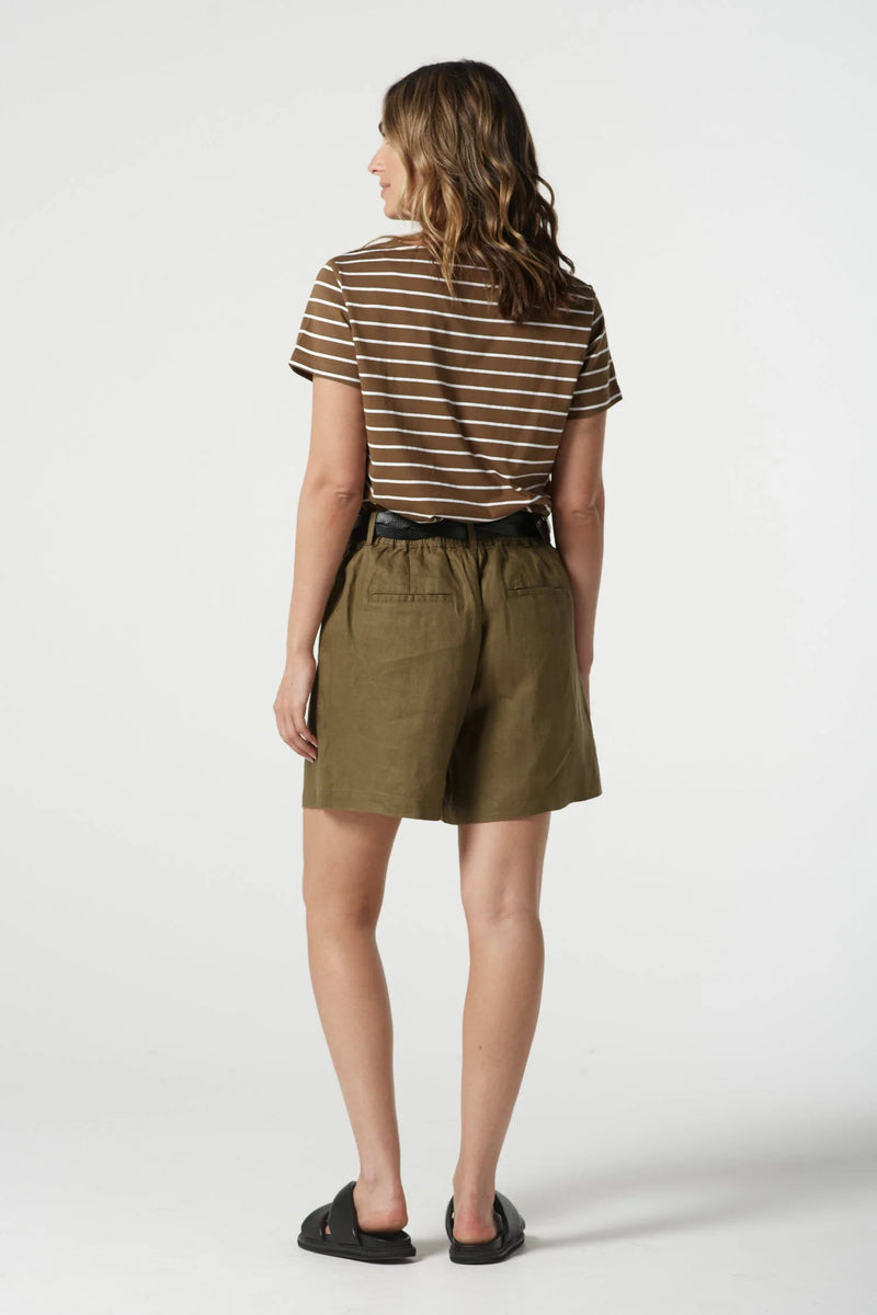 The Stone Linen Short in otter is crafted from 100% linen for cool, breathable comfort. Designed in a regular fit with front pockets, belt loops, fly front opening and an elastic back waist, it’s a versatile style made for hot days and effortless travelling.

100% Linen
Regular fit
Front pockets
Elastic at back waist
Belt loops
Fly front opening