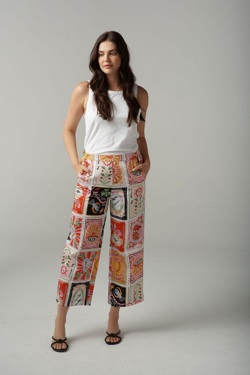 odeo print

100% Cotton

Cropped pants

Elastic back

Pockets