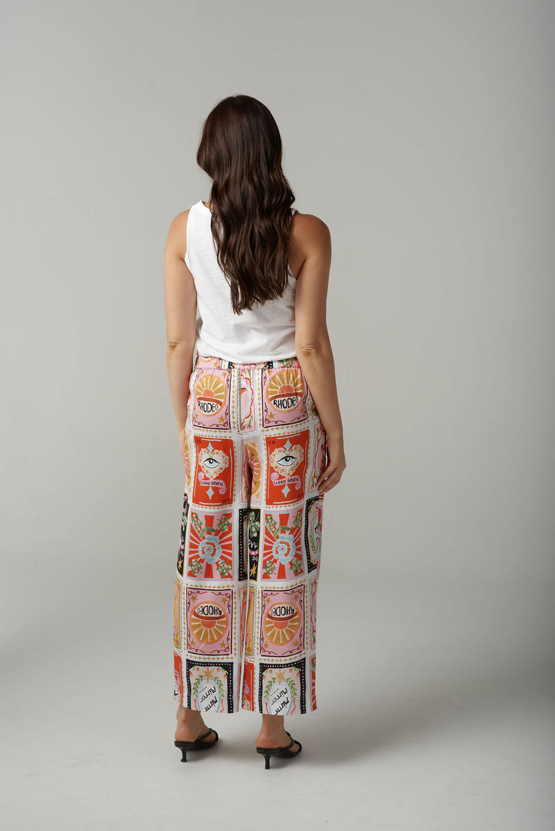 odeo print

100% Cotton

Cropped pants

Elastic back

Pockets