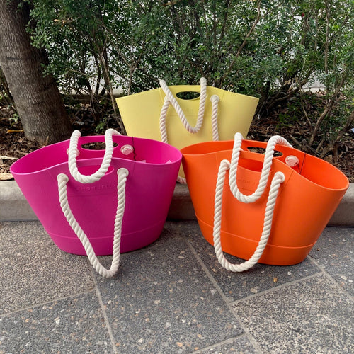 These beach bags are made using 100% renewable energy and recycled and recyclable materials. Classified Vegan. Made in Portugal.
