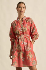 designed for comfort and versatility, it blends feminine form with a fluid feel.
• 100% breathable linen crafted for trans-seasonal wear
• high stand collar and soft 3/4 sleeve for balance
• elasticated cuffs and shell buttons provide practical detail
• off-the-body fit and wide belt for personalised styling
• versatile for everyday, travel, or elevated casual