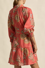 designed for comfort and versatility, it blends feminine form with a fluid feel.
• 100% breathable linen crafted for trans-seasonal wear
• high stand collar and soft 3/4 sleeve for balance
• elasticated cuffs and shell buttons provide practical detail
• off-the-body fit and wide belt for personalised styling
• versatile for everyday, travel, or elevated casual