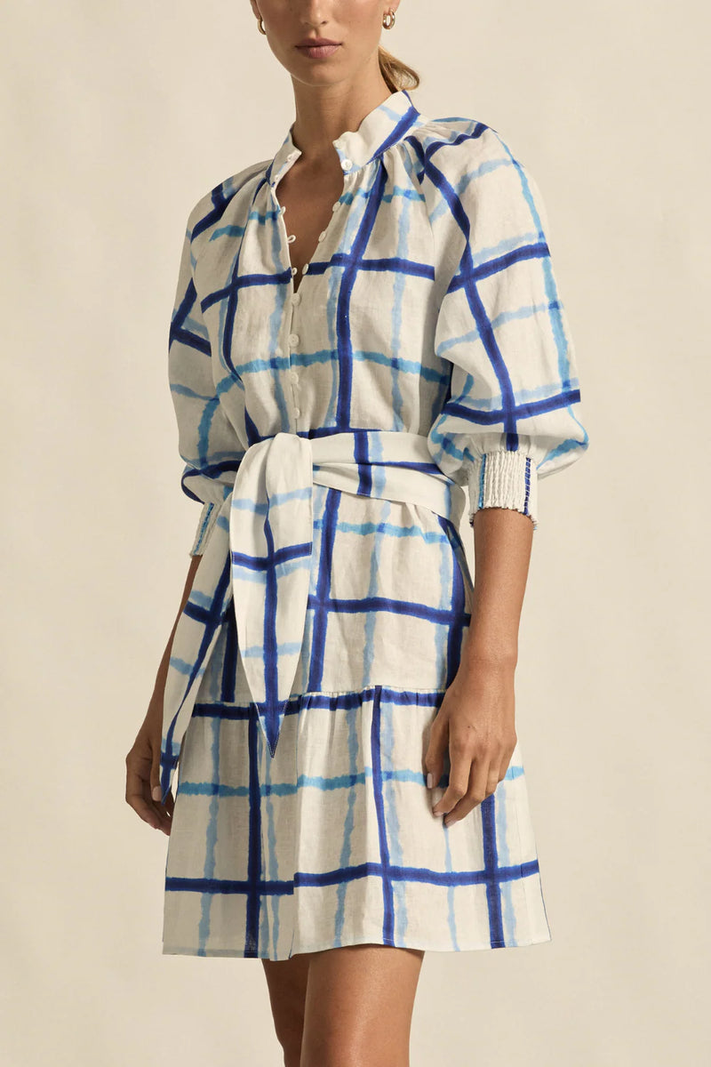 crafted in 100% linen for trans-seasonal wear
high stand collar and soft 3/4 sleeve for balance
elasticated cuffs and shell buttons provide practical detail
off-the-body fit and wide belt for personalised styling
versatile for everyday, travel, or elevated casual