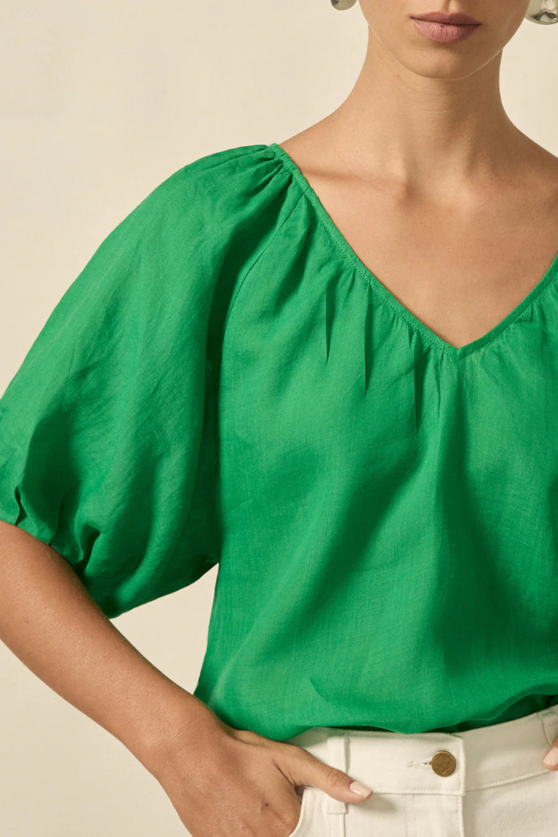 designed to move through warm days with comfort and confidence.
• made in 100% ramie
• raglan sleeve with relaxed cuff for casual ease
• wide v-neckline balances shape
• off-the-body fit for effortless comfort
• ideal for summer styling and layering