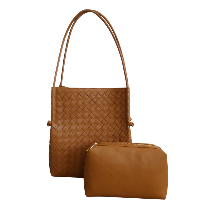 BAG SIZE:
BAG: 100% Leather (Cowhide) Exterior (Microsuede PU Lining)
POUCH SIZE:
POUCH:&nbsp;100% Leather (Cowhide) Exterior (Cotton PU Lining)
Measurements&nbsp; 20cm 28cm 10cm