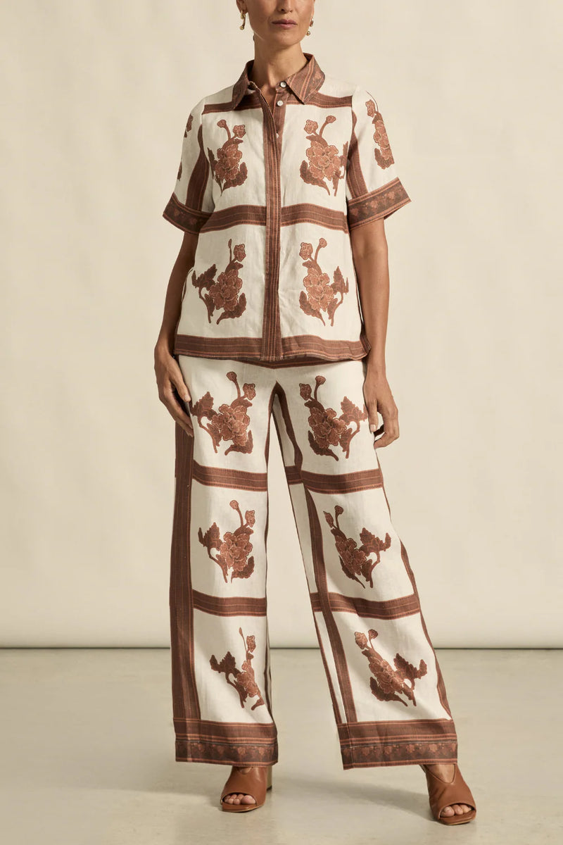 100% linen
full-length shape with soft movement
seamless front for a polished look
flat front waist band with an elasticated rear
side zip with clasp and elasticated back waistband
functional side pockets
fresh seasonal print
style with the pixel top for effortless coordination