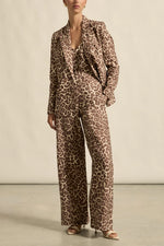 product details
a statement in simplicity, perfect for print-led outfitting.

100% linen
full-length shape with soft movement
seamless front for a polished look
flat front waistband with an elasticated rear
side zip with clasp and elasticated back waistband
side pockets
fresh seasonal zk exclusive print