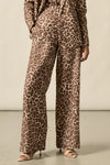 product details
a statement in simplicity, perfect for print-led outfitting.

100% linen
full-length shape with soft movement
seamless front for a polished look
flat front waistband with an elasticated rear
side zip with clasp and elasticated back waistband
side pockets
fresh seasonal zk exclusive print