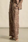 product details
a statement in simplicity, perfect for print-led outfitting.

100% linen
full-length shape with soft movement
seamless front for a polished look
flat front waistband with an elasticated rear
side zip with clasp and elasticated back waistband
side pockets
fresh seasonal zk exclusive print