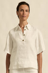 crafted in 100% linen
crisp collar offers structure and sophistication
flutter sleeve adds subtle volume and movement
brass domed buttons for modern polish
refined, versatile style perfect for effortless layering
pair with the apex pant in porcelain for trans-seasonal styling