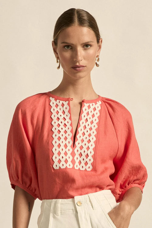 lace detailing and soft gathers add textural interest to a versatile silhouette.

100% breathable linen
centre front bib lace panel
round neckline with v-split and soft binding
soft gathers at neck and sleeve head
raglan 3/4 sleeve balances shape beautifully