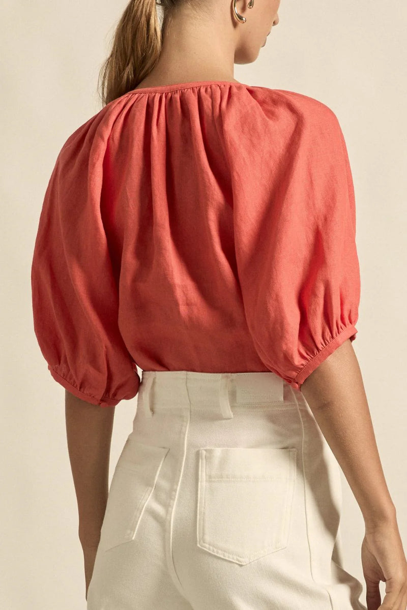 lace detailing and soft gathers add textural interest to a versatile silhouette.

100% breathable linen
centre front bib lace panel
round neckline with v-split and soft binding
soft gathers at neck and sleeve head
raglan 3/4 sleeve balances shape beautifully