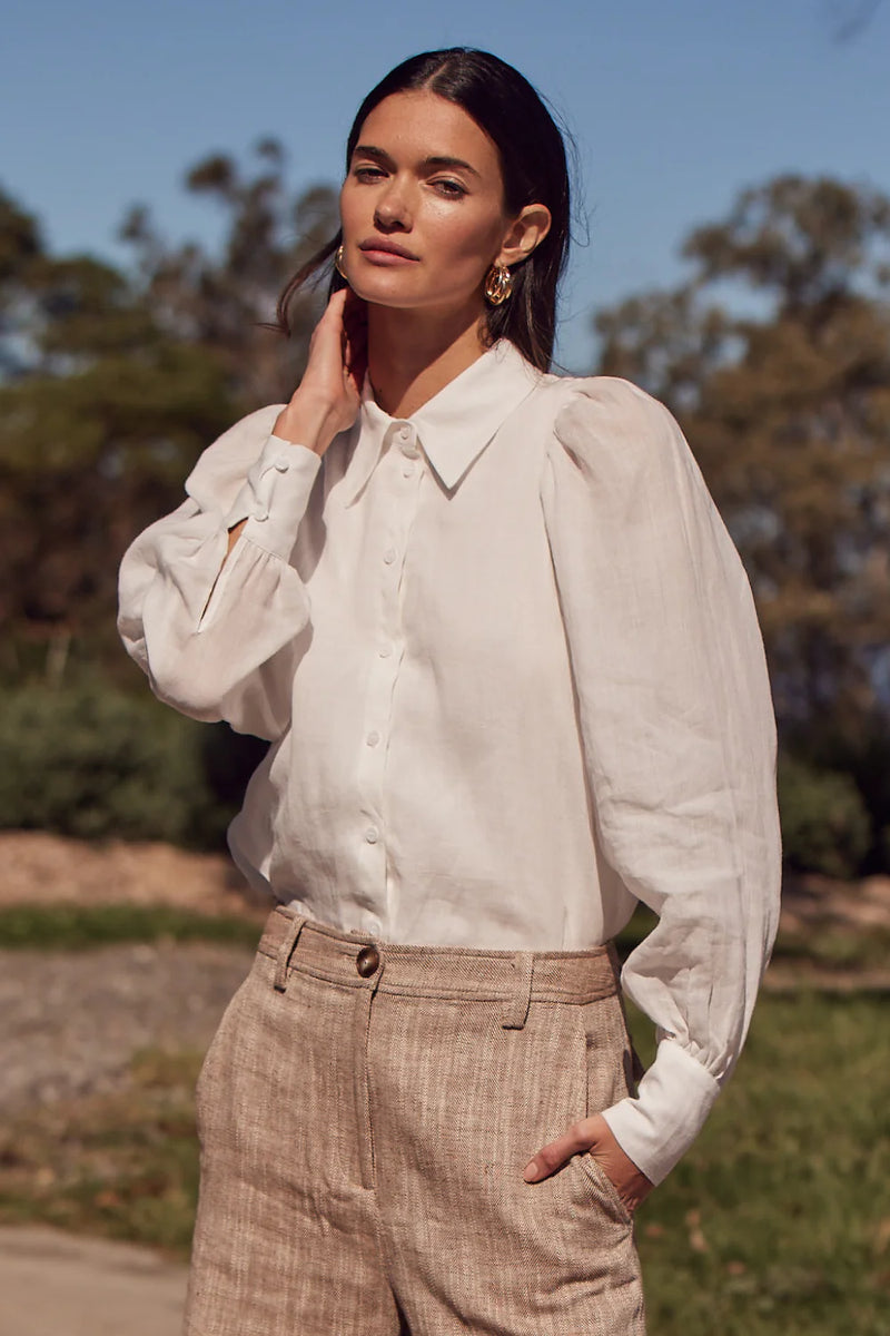 The Mirage Top merges soft femininity with effortless design. Crafted in lightweight ramie, it features a lined body and sheer, gathered blouson sleeves for a delicate contrast.&nbsp;

An inset shoulder seam flatters the silhouette, offering a piece that feels both classic and contemporary.