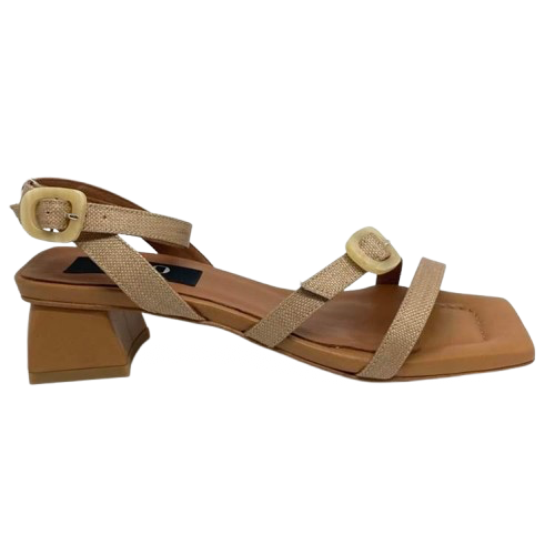 Made in Spain by Neo this gorgeous sandal in a beautiful neutral shade of camel and with its cute little 4.5cm heel will take you many places. The well placed straps are of raffia (with leather lining) and have a small "horn" buckle at the top of the foot and at the ankle.