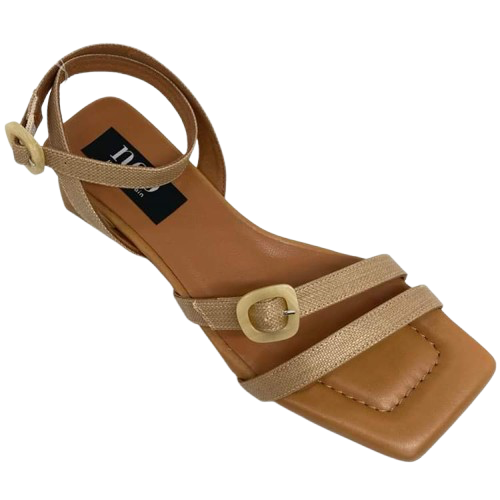 Made in Spain by Neo this gorgeous sandal in a beautiful neutral shade of camel and with its cute little 4.5cm heel will take you many places. The well placed straps are of raffia (with leather lining) and have a small "horn" buckle at the top of the foot and at the ankle.