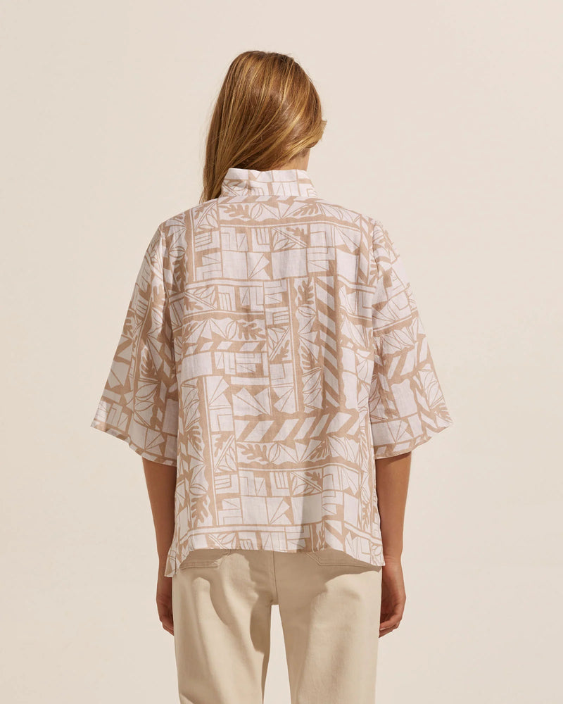 Contemporary chic and old-world charm collide in the Note top. ¾ length sleeves, covered buttons with elastic loops closures are crafted in this signature statement print. Small side splits ensure this piece looks great tucked-in or worn out.