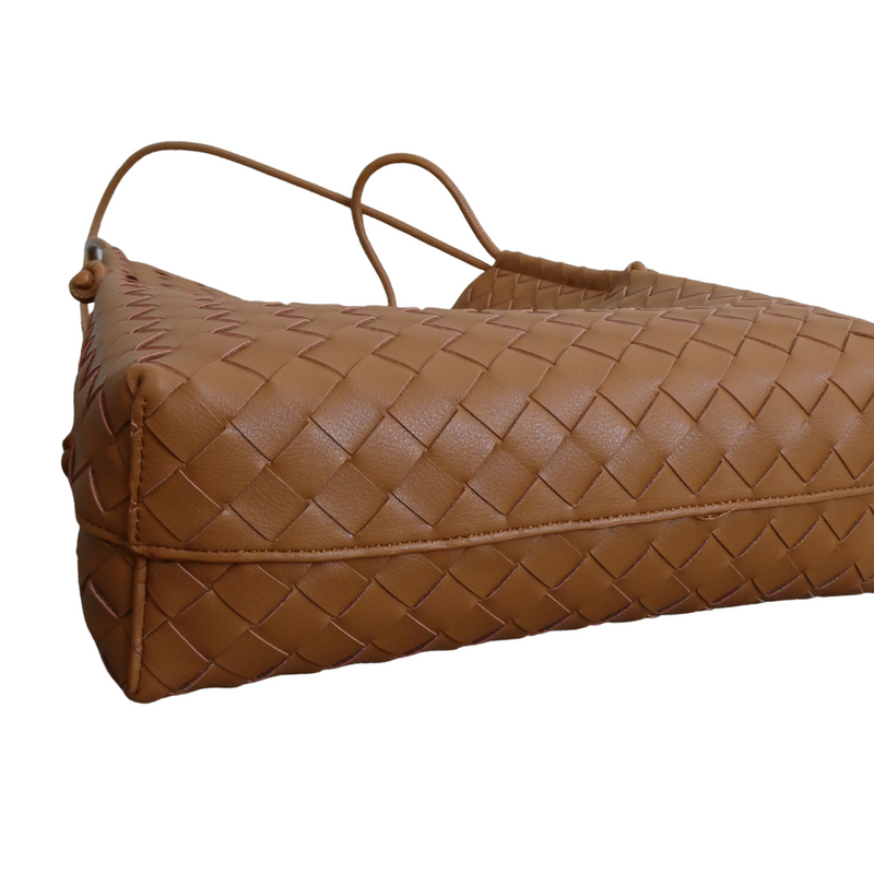 BAG SIZE:
BAG: 100% Leather (Cowhide) Exterior (Microsuede PU Lining)
POUCH SIZE:
POUCH:&nbsp;100% Leather (Cowhide) Exterior (Cotton PU Lining)
Measurements&nbsp; 20cm 28cm 10cm