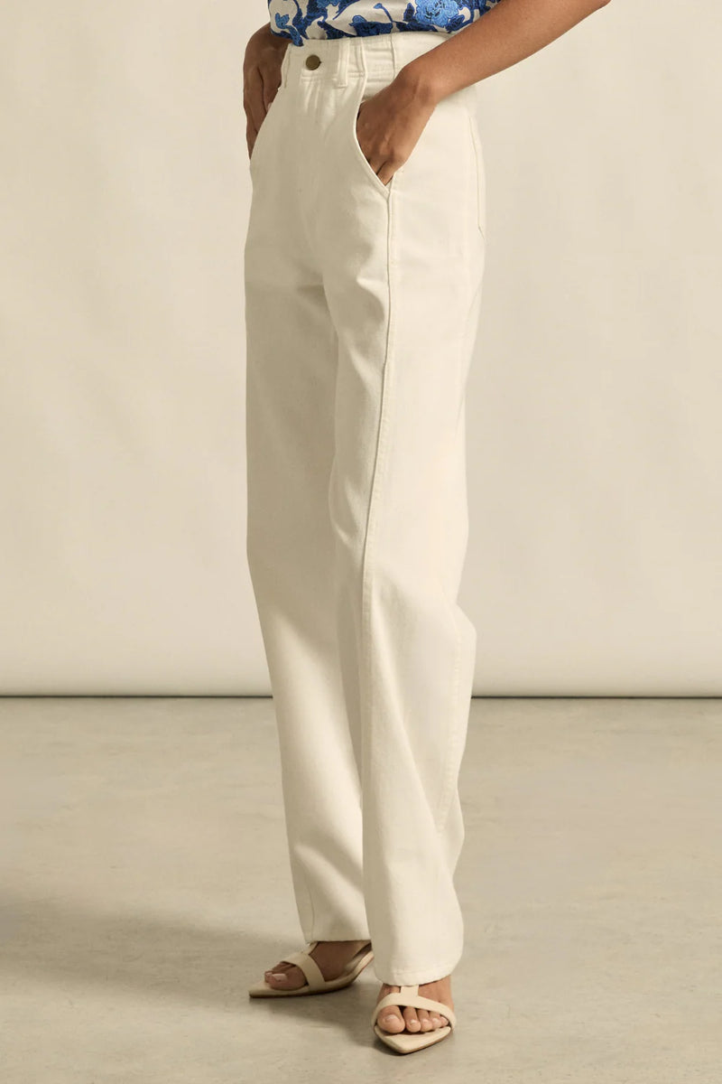 75% cotton, 25% lyocell
High-waisted, barrel-leg silhouette for a timeless fit 
elm denim for fresh spring summer styling 
pairs effortlessly with elevated or casual pieces 
Designed for seasonless wear