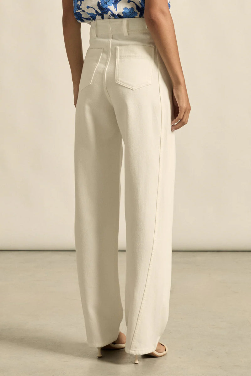 75% cotton, 25% lyocell
High-waisted, barrel-leg silhouette for a timeless fit 
elm denim for fresh spring summer styling 
pairs effortlessly with elevated or casual pieces 
Designed for seasonless wear