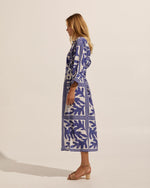 the pinpoint merges masculine and feminine energies with precision. oversized patch pockets, a straight button-through silhouette, and a deep curved hemline create an interesting and modern shirt dress. feminine notes are injected with the shell buttons and pleated rear yoke. wear with the d ring belt for an added utilitarian edge. see product details below.  color: frond wave
