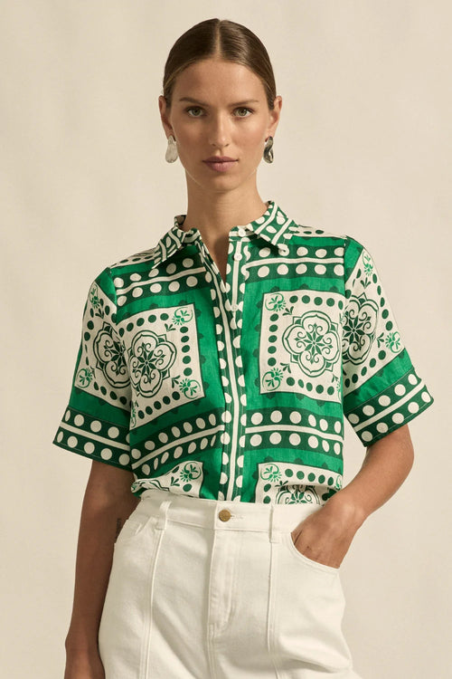 The pixel top is a celebration of clean lines and elevated details. The concealed placket and crisp collar balance ease with modern polish.

100% linen
concealed button placket for a seamless finish
zk exclusive coffee collage print
printed collar and subtle side splits for flattering aesthetic
relaxed off-the-body fit
designed to pair with the gesture pant for co-ord styling
perfect for holiday or everyday wear
