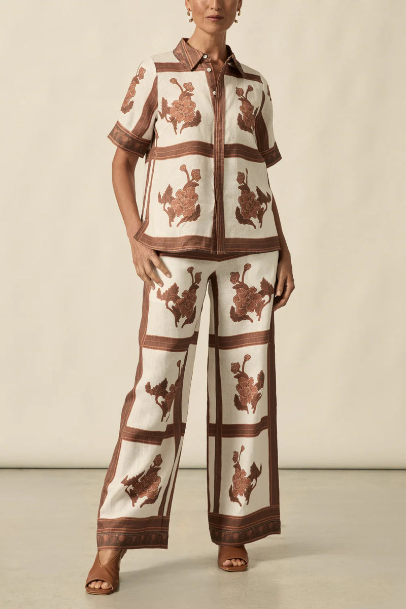 100% linen
concealed button placket for a seamless finish
zk exclusive coffee collage print
printed collar and subtle side splits for flattering aesthetic
relaxed off-the-body fit
designed to pair with the gesture pant for co-ord styling
perfect for holiday or everyday wear