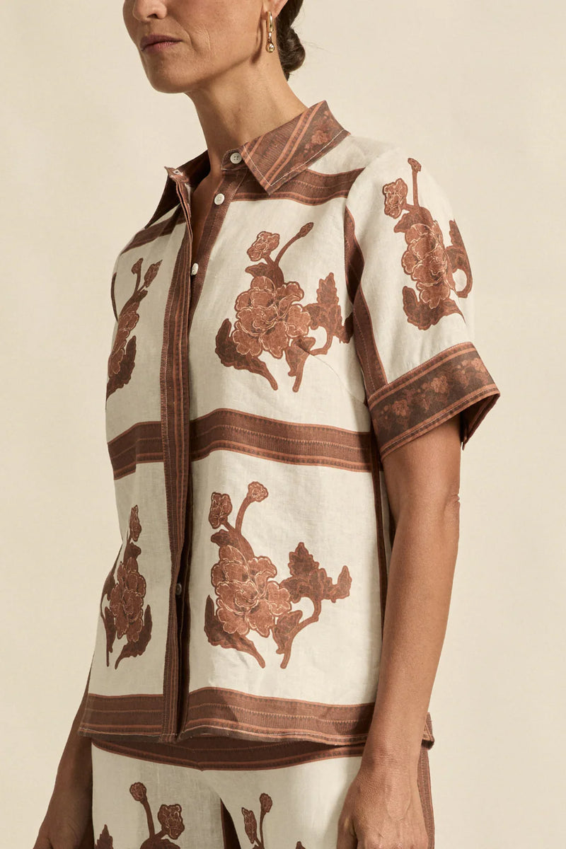 100% linen
concealed button placket for a seamless finish
zk exclusive coffee collage print
printed collar and subtle side splits for flattering aesthetic
relaxed off-the-body fit
designed to pair with the gesture pant for co-ord styling
perfect for holiday or everyday wear