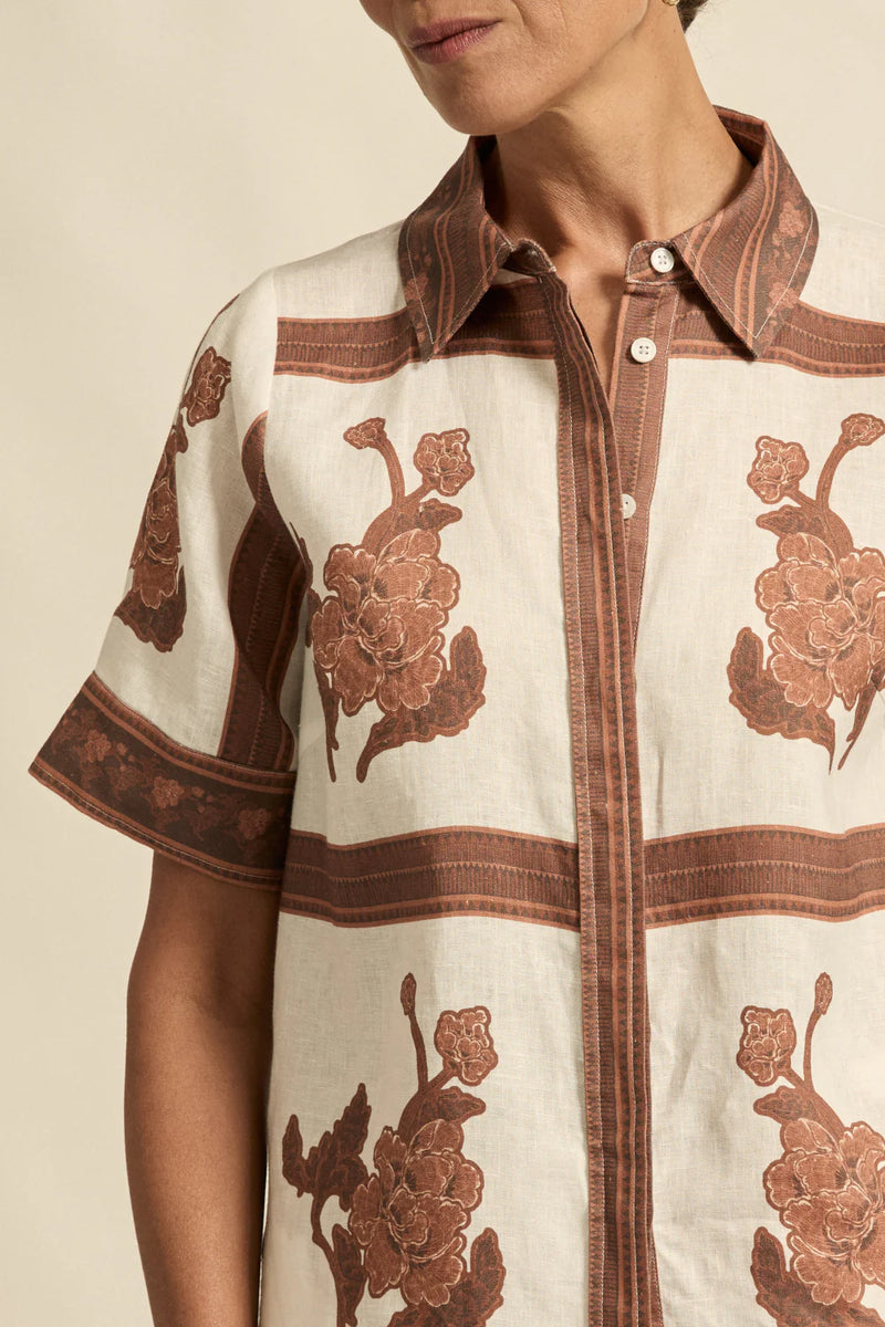100% linen
concealed button placket for a seamless finish
zk exclusive coffee collage print
printed collar and subtle side splits for flattering aesthetic
relaxed off-the-body fit
designed to pair with the gesture pant for co-ord styling
perfect for holiday or everyday wear