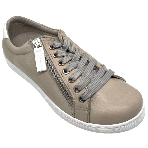 The Token sneaker is tried and tested.  If you haven't already you need to give these favourites a run.  Zipper entry, removable insole, soft leather and generous in width. Choose to either wear the self coloured laces or charcoal. Your feet will love these.  