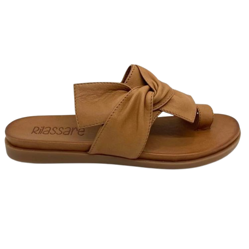 You'll be destined for comfort in these moulded sole thongs. A soft leather upper in tan will have you happily slipping into these every day.