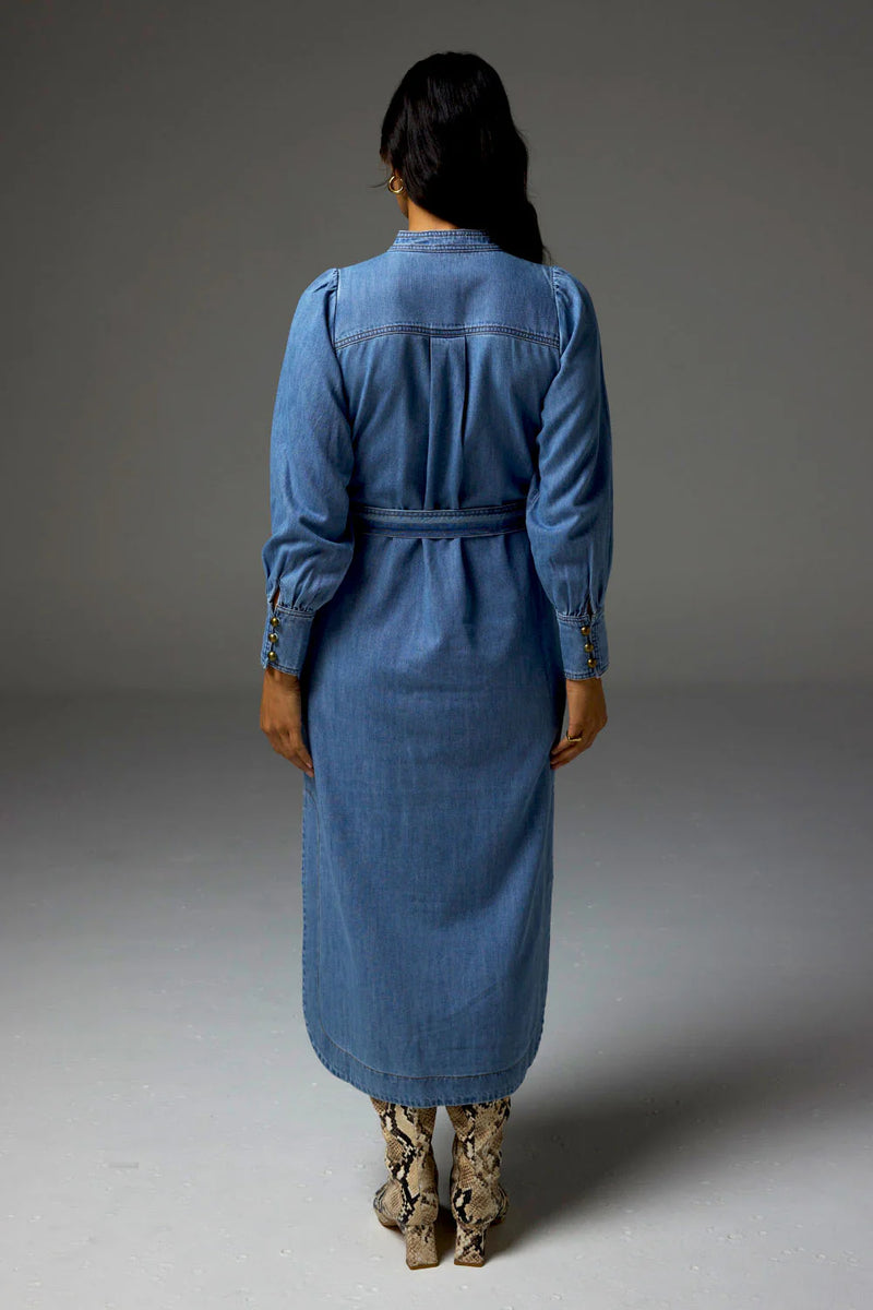 Inspired by vintage denim styles, the Snapshot Dress brings classic tailoring to the forefront with its midi length and self-tie belt. Side splits and a scooped hemline are considered elements. Domed brass buttons, double top-stitching, and a drapey cotton-lyocell blend make it a standout denim piece.