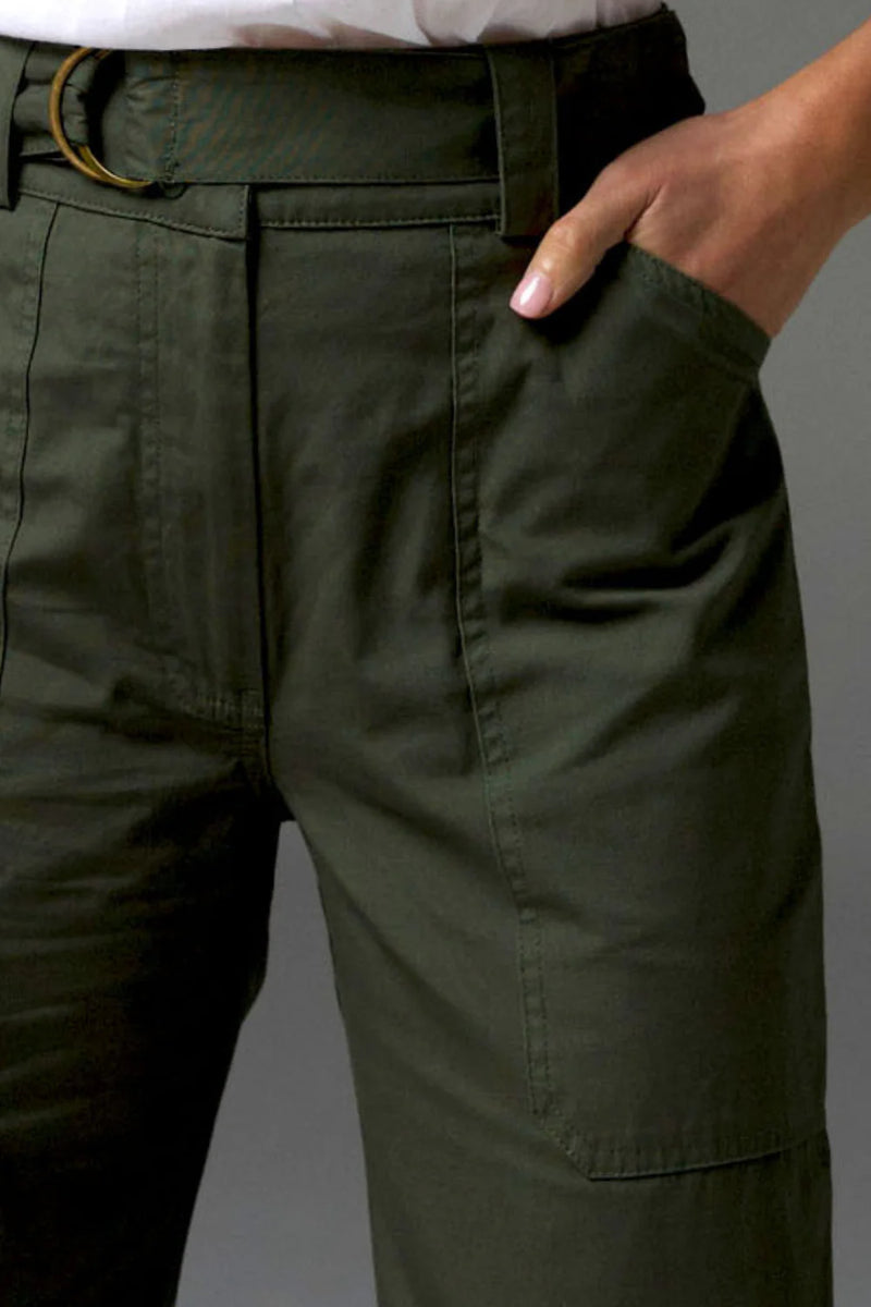 100% cotton drill
Deep front carpenter-style pockets for functionality
D-ring belt for a polished yet utilitarian touch
Relaxed silhouette
Ideal for elevated weekend dressing