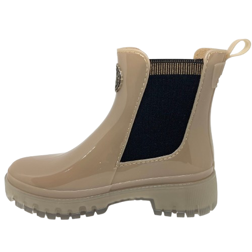 These great little wet weather boots are made from recycled materials using 100% renewable energy. Made by Lemon Jelly in Portugal you'll notice the beautiful lemon aroma as soon as you open the box! The contrast of the black elastic sides is aesthetically pleasing against the shiny Dusty Nude colouring of the boot and translucent chunky sole,