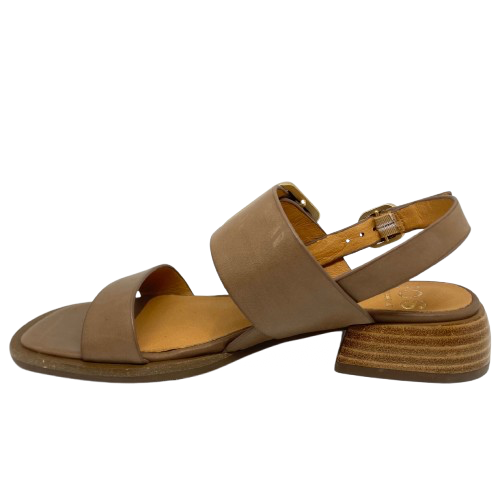 A classic summer sandal in beautiful polished leather in a light pecan shade. The low stacked heel is a comfortable 3.5cm height and large brushed gold buckle is its feature. Brand is EOS.