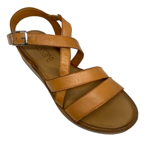 An everyday little tan sandal that will soon become a favourite go to. Made on a low wedge with a cushioned sole by Rilasarre.