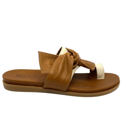 ou'll be destined for comfort in these moulded sole thongs. A soft leather upper in tan will have you happily slipping into these every day.