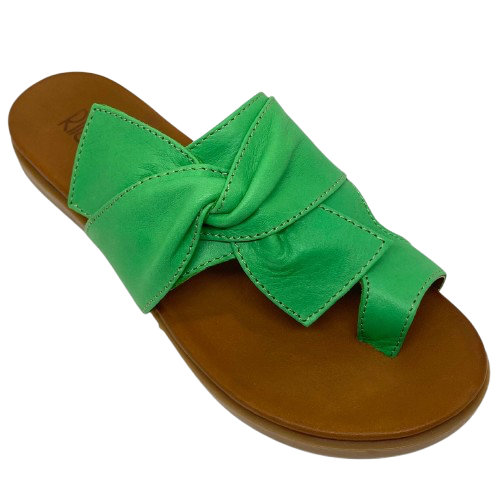 ou'll be destined for comfort in these moulded sole thongs. A soft leather upper in tan will have you happily slipping into these every day.