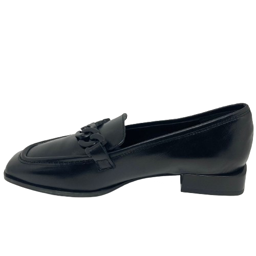 A sleek and comfortable loafer that will take you from the office to beyond. It has leather piping around the plug, a matt black chain trim, a squared off toe shape and a modern squared heel. Made in Spain by Zeta.