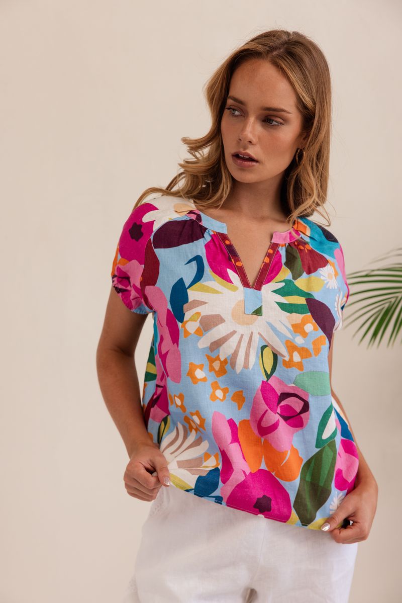 The vivid colours in this 100% linen top make is a summer standout.&nbsp; It's peasant style features an opening at the neck and a short elasticised sleeve.