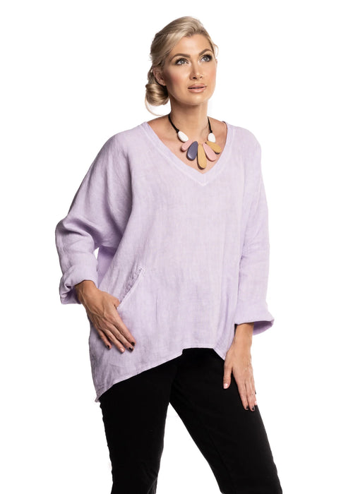 The Glaucia Top is the perfect combination of comfort and elegance. This classic linen top is a must-have in any wardrobe. Featuring a shirttail hem, v-neckline, and pockets, the Glaucia Top will ensure you capture a look of effortless sophistication no matter what your day holds. Whether you're running out the door or enjoying brunch with friends, you'll always feel in style in the Glaucia Top.  V neck Relaxed fit Shirttail hem Pockets Materials: 100% Linen  Designed in Australia