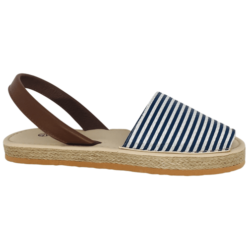 A classic style with a difference. Snake skin print striped leather and tan leather sling back, rope flat wedge and tan rubber sole make this a great go anywhere sandal. Colour blue stripe