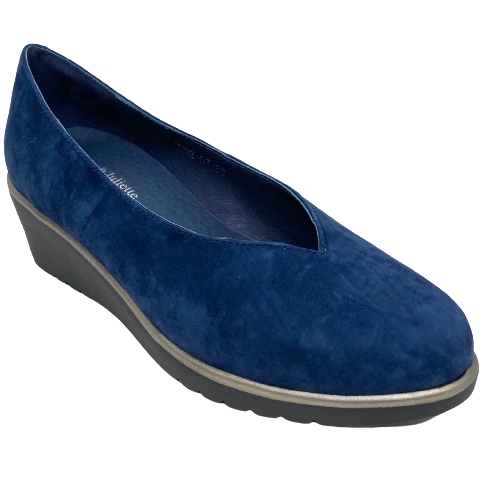 Here is a comfortable shoe suitable for everyday wear where comfort and style are also required. The V front and soft suede leather make this a good fit on a broad foot or a foot with a bunion. The platform wedge give the wearer stability and height.