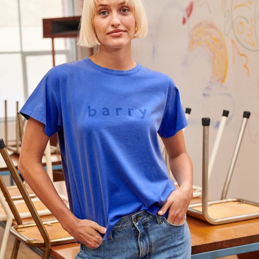 The Barry crew-neck tee is cut from soft cotton jersey has a comfortable loose fit, and detailed with an orange popping 'barry made' logo print.  Wear it with everything from a printed skirt to jeans or under a tailored blazer.  Composition: Cotton