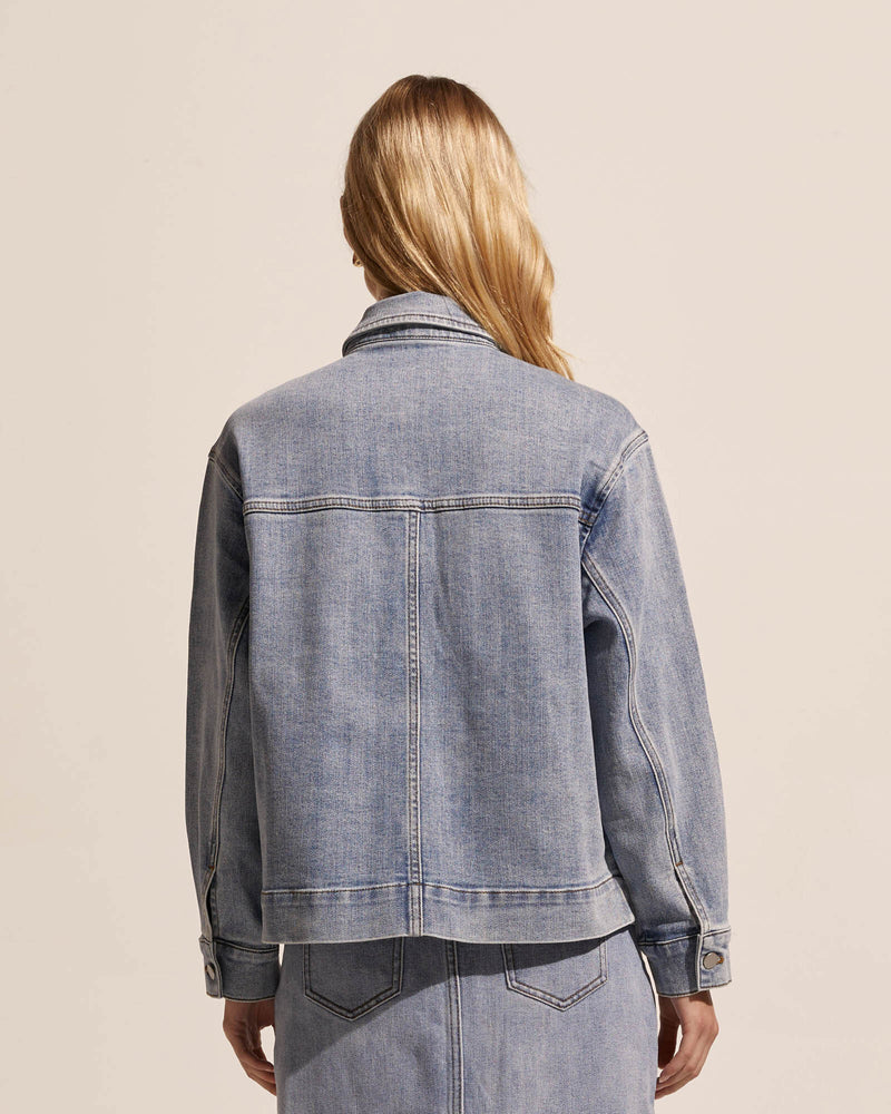 Never has denim been a more essential wardrobe stable and this is inherently true of the denim jacket. Effortless and relaxed the Edit lends a more casual edge to a dressy outfit or is the perfect companion to your jeans creating a fantastic double denim look. Oversized front pockets and distinctive seam detailing keep the edit contemporary. 