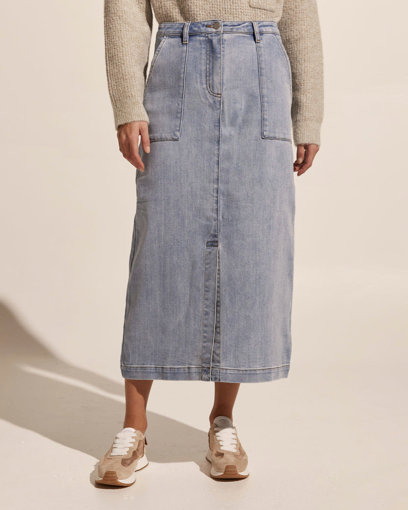 Universally flattering and uniquely constructed, the Loft skirt injects functional features and thoughtful details into a timeless denim cut. Squared off patch pockets and a front split are practical contributions. Crafted from a 78% cotton blend and 1% elastane for stretch, this denim is made for year-on-year durability and everyday comfort.